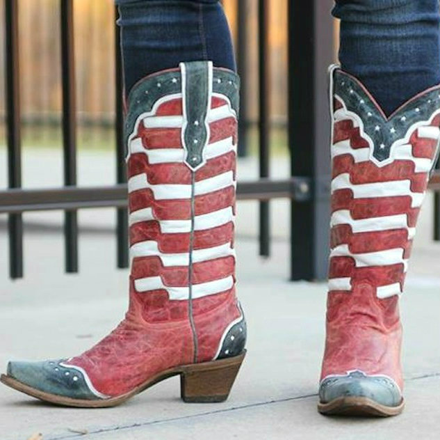 Женские ковбойские сапоги Corral USA Женские ковбойские сапоги Corral USA выполнены из высококачественной кожи в цветах национального флага США.
