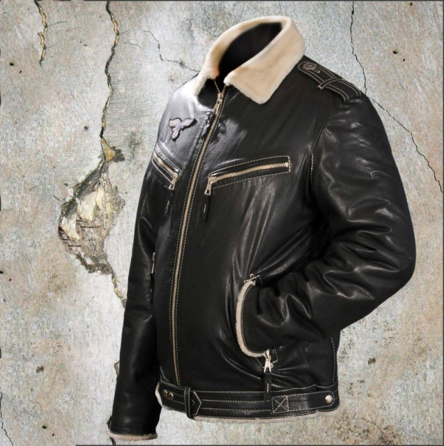Кожаная куртка Luftwaffe 2 Zima Кожаная куртка 2 Zima представляет собой меховую вариацию на тему курток немецких асов Второй Мировой войны. Куртка выполнена из высококачественной овчины (наружная кожа и внутренний мех).